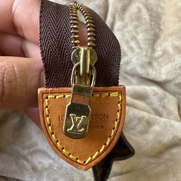 Louis Vuitton Vintage Toiletry Pouch - Picture 4 of 9